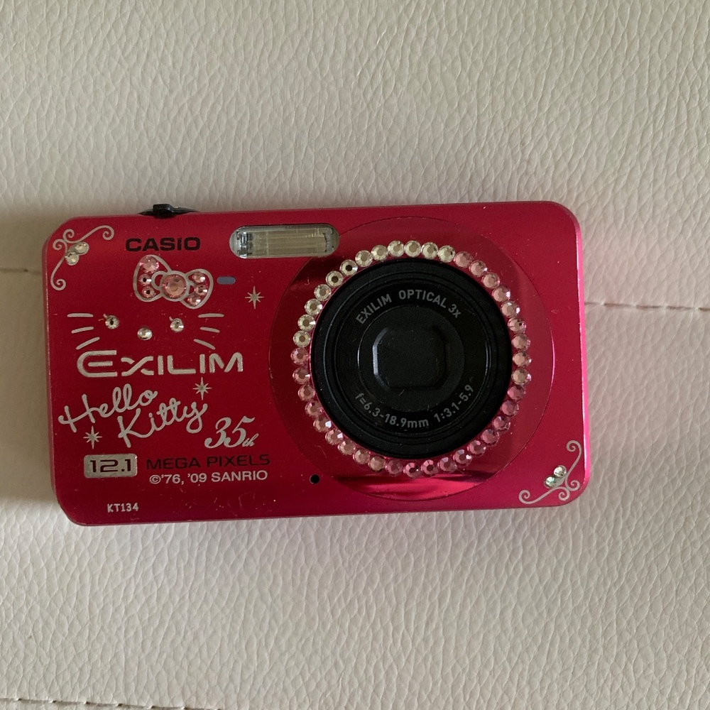 Limited Hello Kitty Casio Exilim camera